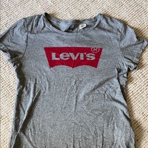 Levi’s tee